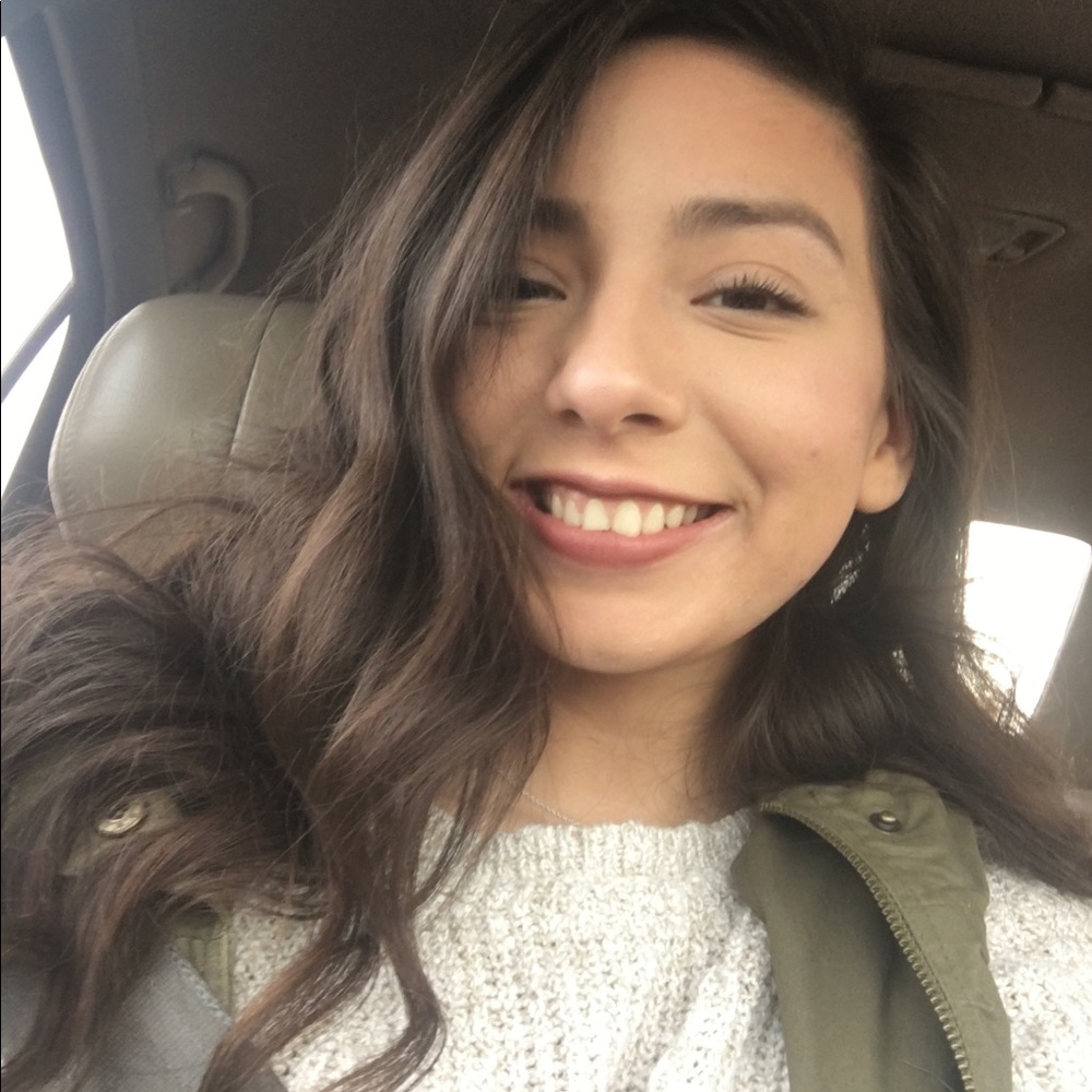 Meet your Posher, Yasely